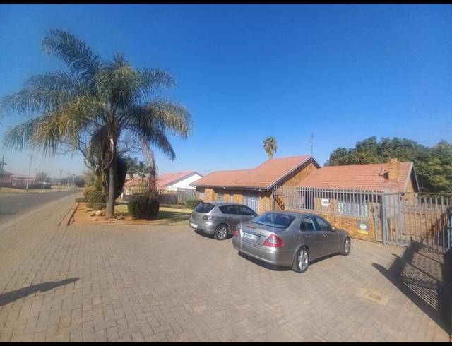 4 BEDROOM HOUSE FOR SALE IN LAUDIUM